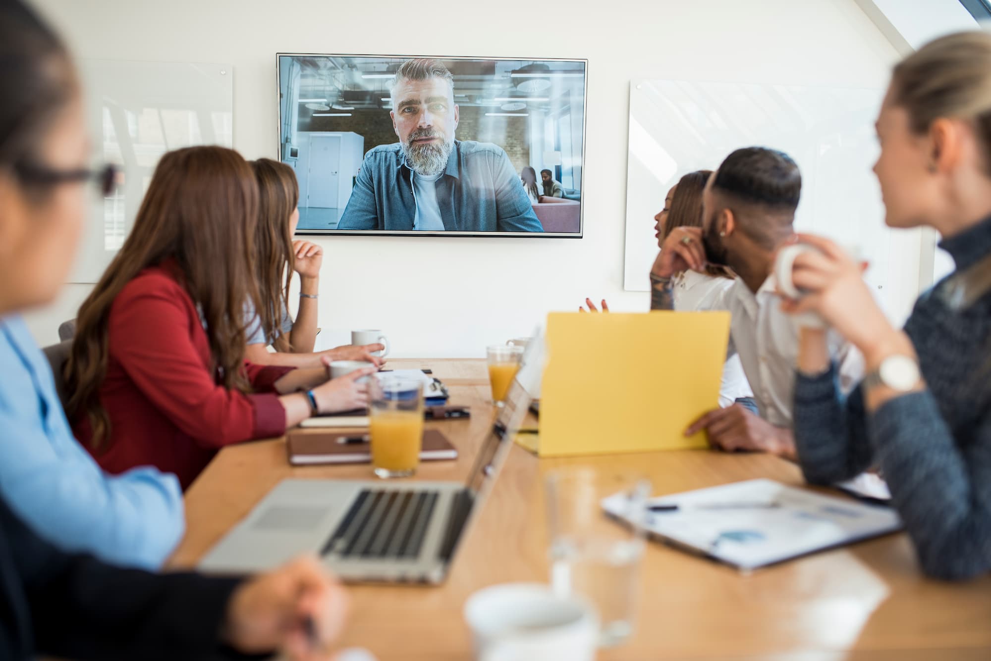 3 Tips to Help Extrovert Team Members Thrive in The Remote Workplace